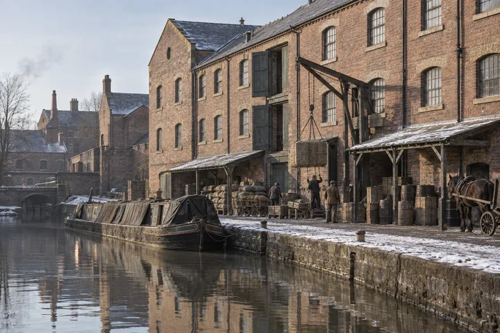 Canal Wharfs, c. 1905; AI-generated historical interpretation set in Britain.